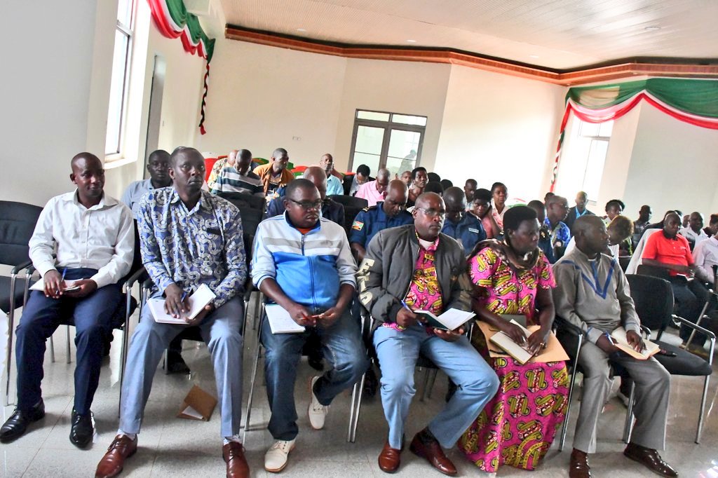 Province Kayanza tweet media