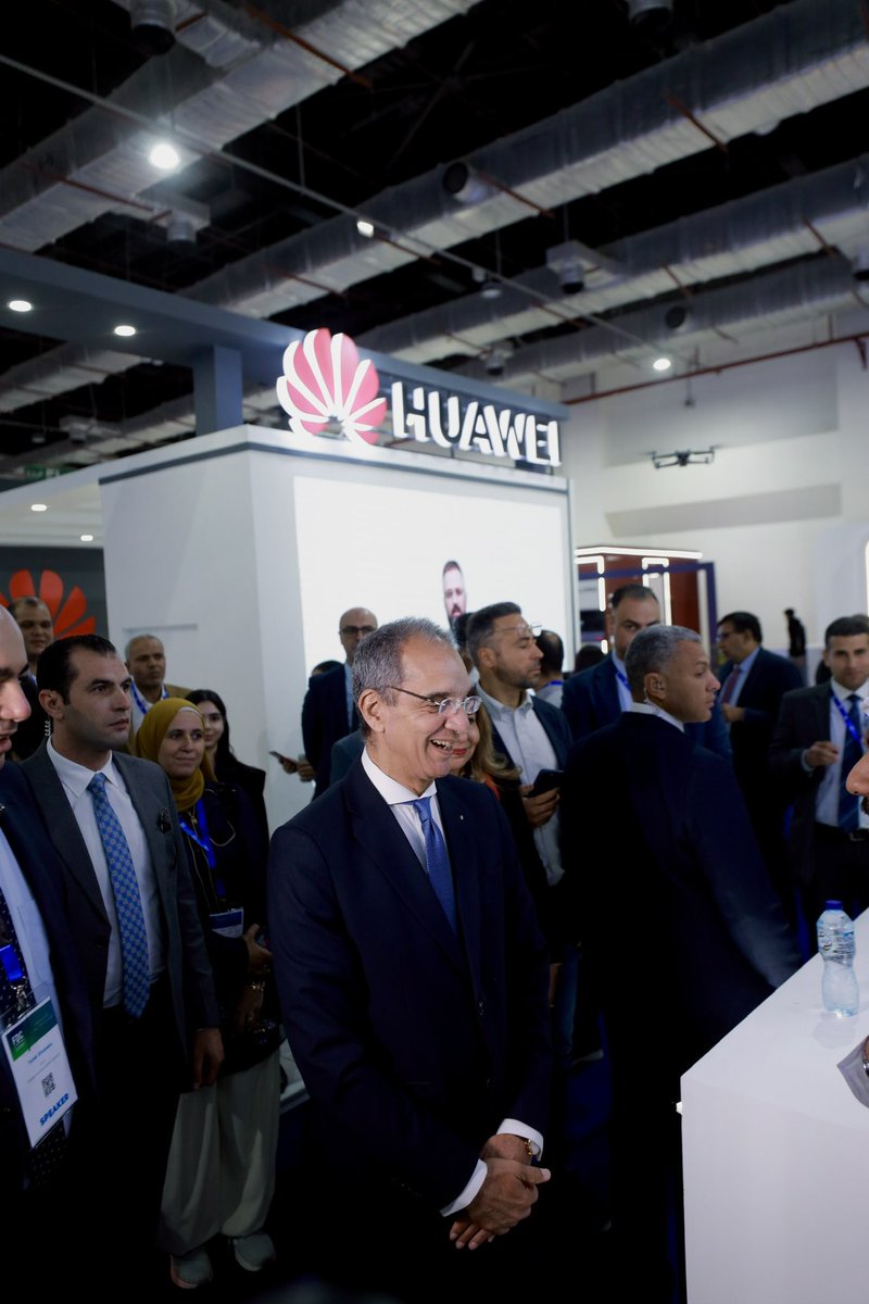 huawei_eg's tweet photo. تشرفنا اليوم بزيارة الدكتور عمرو طلعت معالي وزير الاتصالات وتكنولوجيا المعلومات لجناح هواوي خلال فعاليات معرض ومؤتمر مستقبل مراكز البيانات (FDC).
خلال الزيارة، استعرضنا أحدث ابتكاراتنا في حلول مراكز البيانات الذكية والأمن السيبراني، ضمن جهودنا المستمرة لدعم التحول الرقمي وتأمين مستقبل مصر باستخدام تقنيات الذكاء الاصطناعي.

#25عامًا_في_مصر #هواوي_مصر #هواوي #التحول_الرقمي
