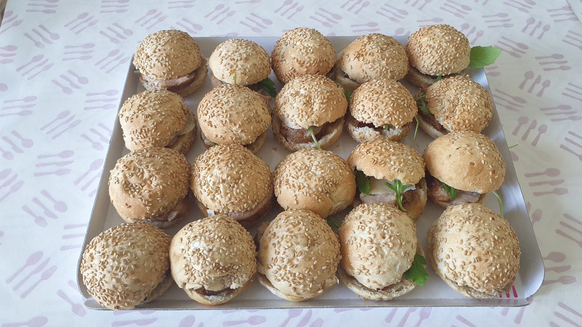 TecaSabat's tweet image. A la @TecaSabat t’oferim #càtering per a cada ocasió: des d’un àpat improvisat a casa fins a celebracions amb servei integral!

#Aperitius, plats principals, cuiners, cambrers i decoració. Ens adaptem a tu! 🎉🍴 

👉 Consulta opcions a latecasabat.com o truca’ns!