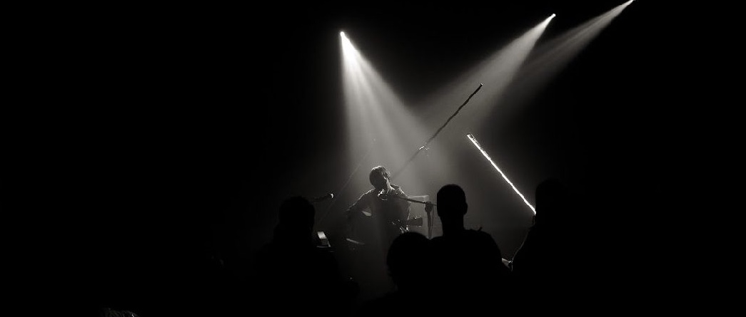 Larunbat honetan, Maiatzak 3, Gernikako Lizeo Antzokian arituko naiz IAZ diskoa aurkezten. Argazkia: Igor Zalbidea