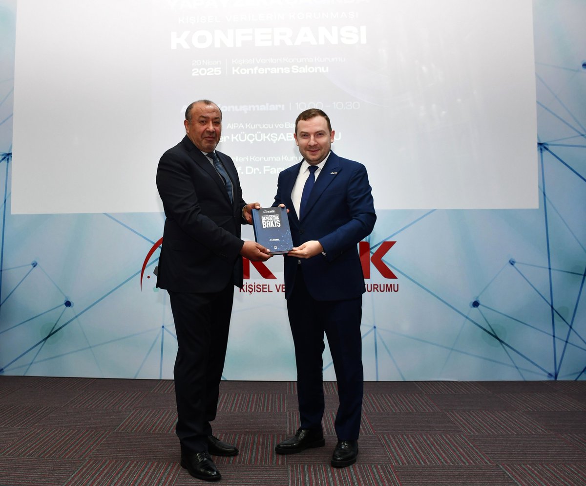 Kurumumuz ve Yapay Zeka Politikaları Derneği (AIPA) iş birliği ile düzenlenen "Yapay Zeka Çağında Kişisel Verilerin Korunması Konferansı", AIPA Başkanı Zafer KÜÇÜKŞABANOĞLU ve Kurum Başkanımız Prof. Dr. Faruk BİLİR'in açılış konuşmalarıyla başladı.

#KVKK #YapayZeka