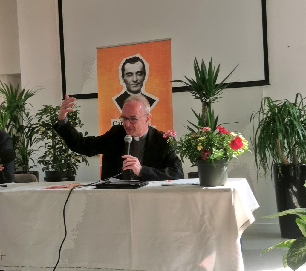 En direct
#béatification #savoie #CamilleCostadeBeauregard 
1 célébration sur 3 sites : la cathédrale, le parvis et la Fondation du Bocage !

Il reste des places à la Fondation du Bocage 👇
…ification-camillecostadebeauregard.fr/inscriptions/

#chambery #savoie