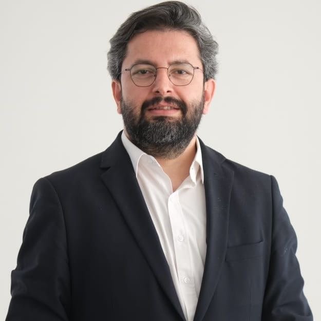 Vefat-Başsağlığı

Aydın Gazeteciler Cemiyet Başkanımız Erman Çetin sabah saatlerinde geçirmiş olduğu kalp krizi sonucu vefat etmiştir.
Merhuma Allah’tan rahmet, kederli ailesine ve camiamıza başsağlığı dileriz.