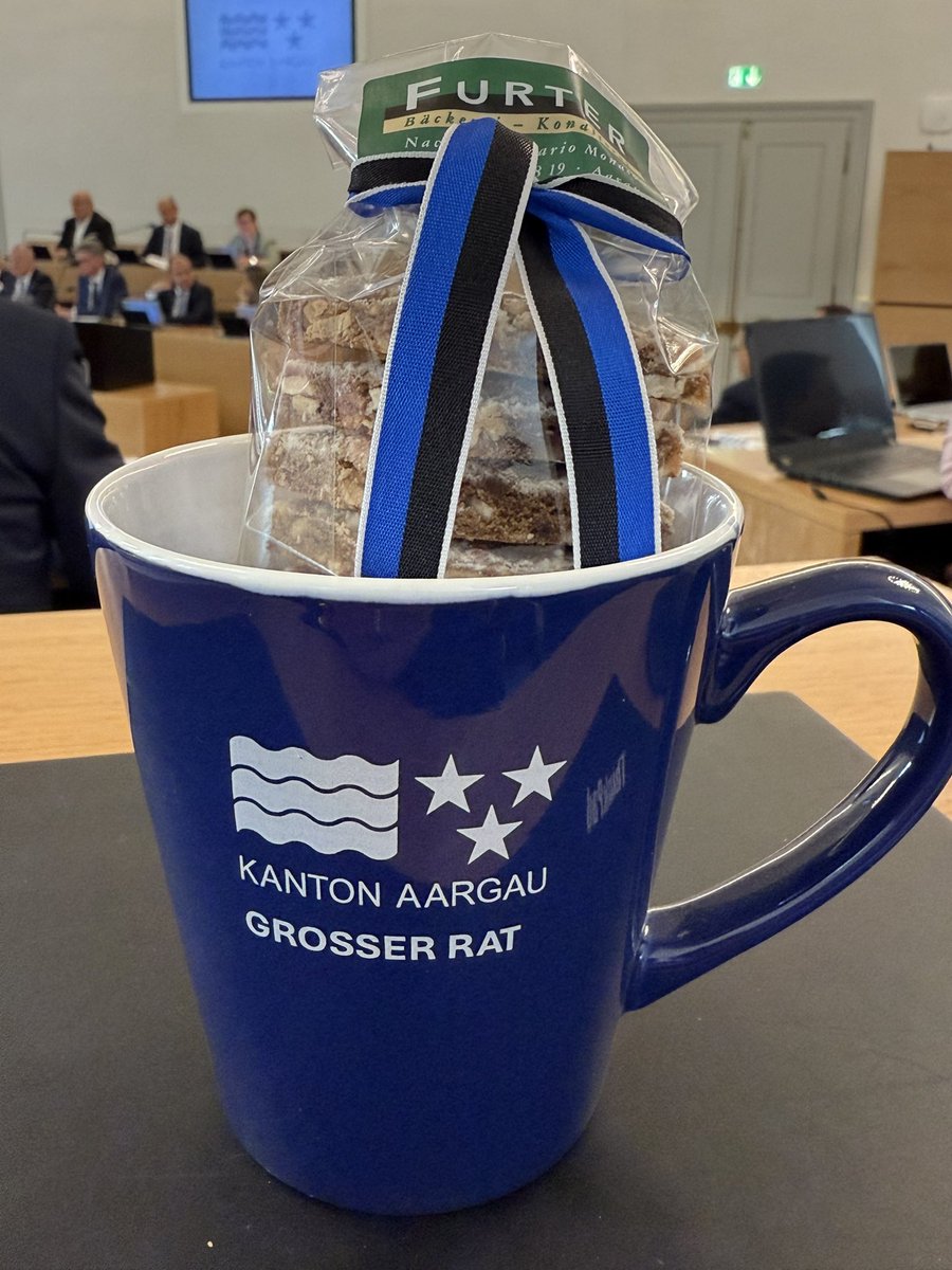 rolfjaeggi's tweet photo. 📌 Ich danke Grossratspräsident Markus Gabriel für die guten Geburtstagswünsche und das schöne Geschenk!
@kantonaargau 
#GRAG https://t.co/YkiFItY7lZ