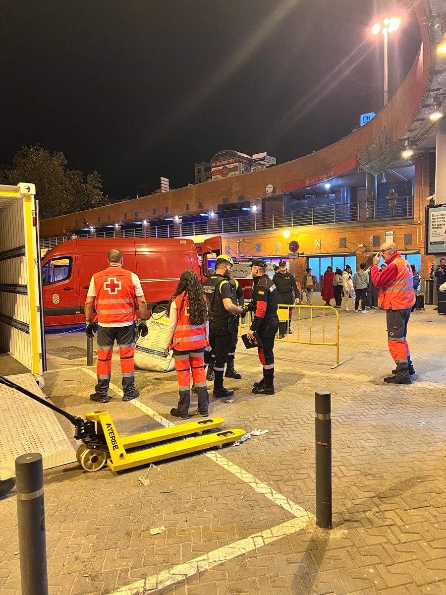 Desde el principio de la emergencia, se lanzó la prealerta a los equipos, pero la comunicación fallaba, por lo que las personas voluntarias fueron llegando a la base por iniciativa propia para ofrecer su ayuda.

Como siempre, la #HUMANIDAD es el motor que nos mueve.