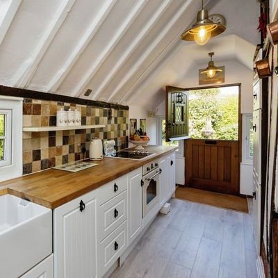 WarnerGrayKent's tweet image. Charming detached unlisted period cottage - just outside of Tenterden - has two bedrooms and is immaculate inside. Speak to WarnerGray in Tenterden for more details. warnergray.co.uk #warnergray #tenterden #kenthomes