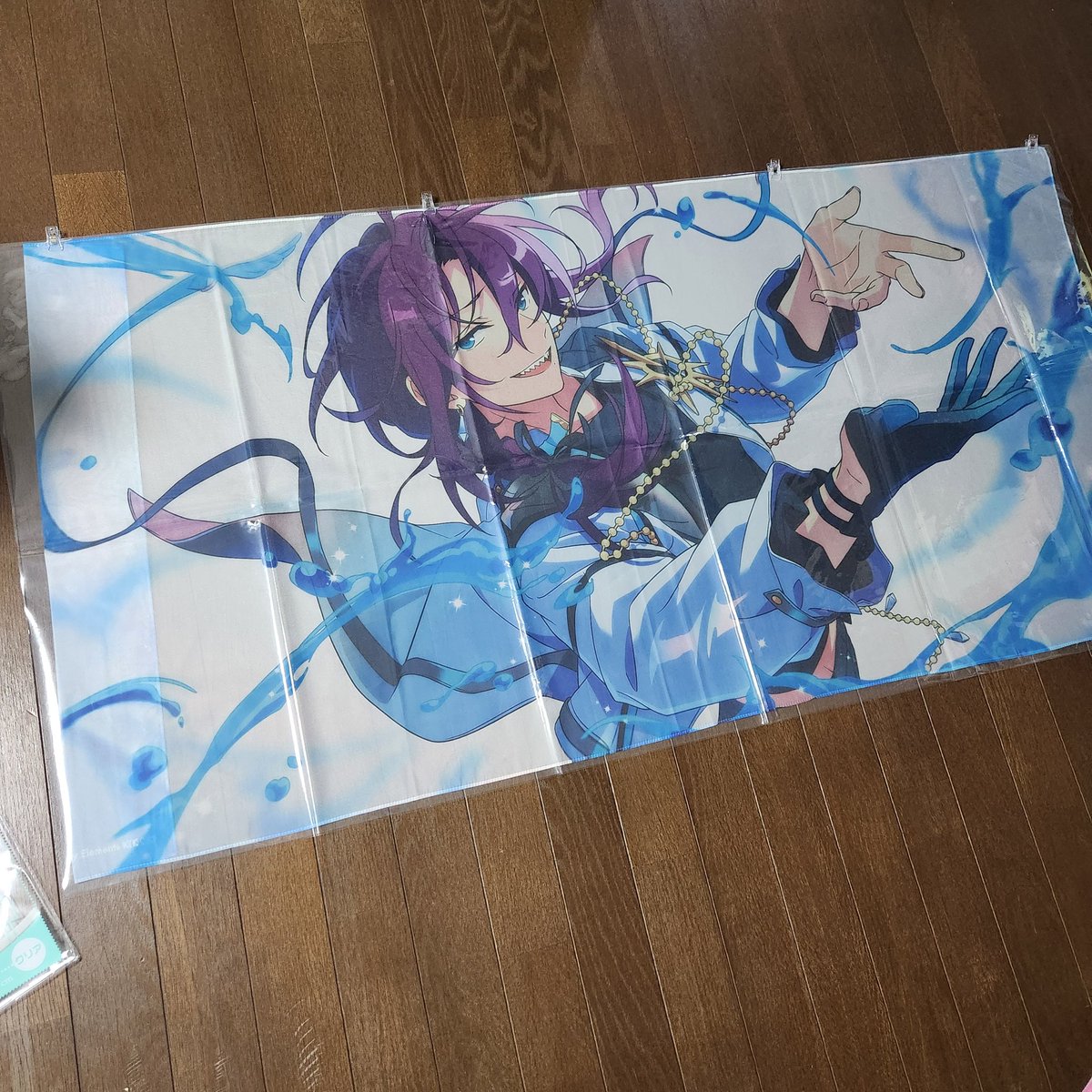 mayoidoriP's tweet photo. 9thのシアーストールを飾るのにホコリ避けしたくてSeriaで見つけたテーブルクロスがちょうど良いかなと思ったらストールの端を少し折らないとはみ出る😂けどなかなかいい感じかな？
クロス半分に畳んだ間にストール入れられるら壁に直につかなくて良い☺️ https://t.co/7qIOCTL0TH