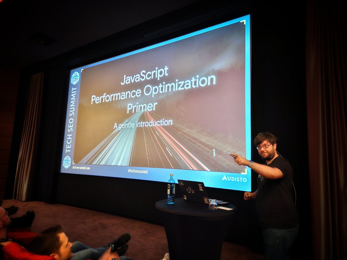Martin Splitt <a href="/g33konaut/">Martin Splitt</a> talks about "JavaScript Performance Optimization Primer" at the Tech SEO Summit. 
#techseosummit