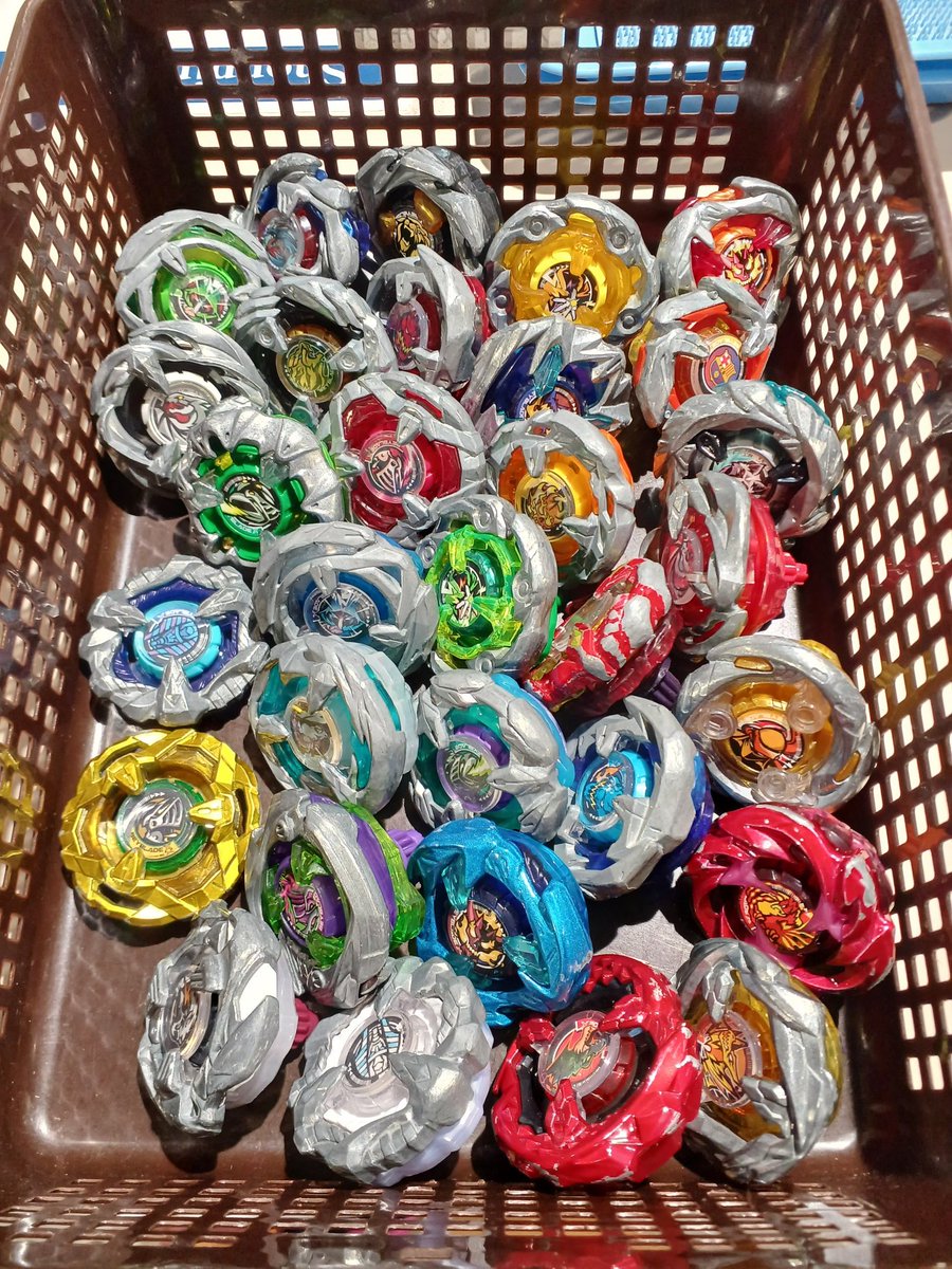 ベイブレードXのベイ本体、ランチャー各種沢山買取させていただきまし