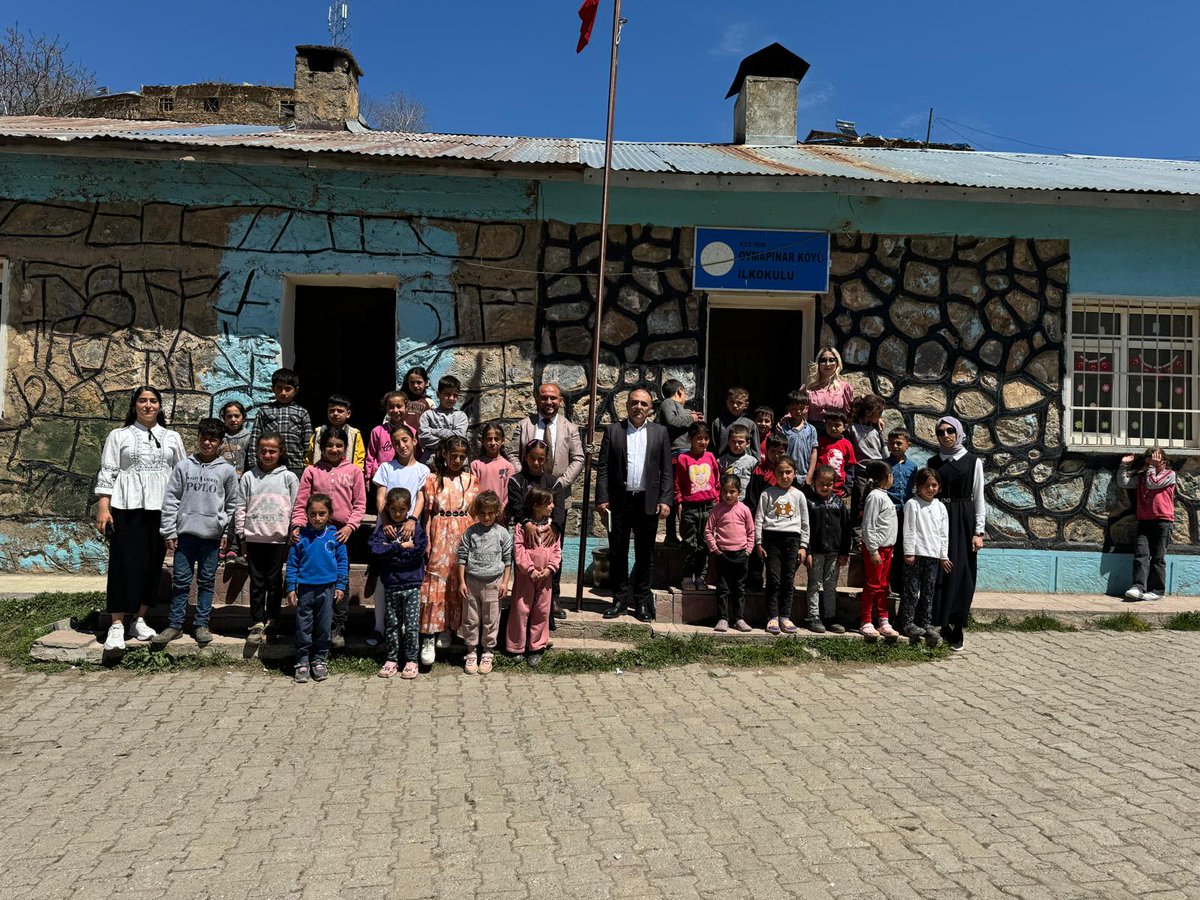 HİZANMEM (@hizanmem) on Twitter photo 🚩Okul Ziyaretlerimizde Bugün 🚩
Şube Müdürlerimiz Sn. İsmail ODABAŞ ve Sn. Muhittin KORKMAZ;
📍 Çaliskanlar Köyü İlkokulu
📍Oymapınar Köyü ilkokulu
öğretmen ve öğrencilerini ziyaret etti.
<a href="/kayavedat7580/">Vedat Kaya</a>
<a href="/Bitlis_Mem/">Bitlis İl Milli Eğitim Müdürlüğü</a>
<a href="/Yusuf__Tekin/">Yusuf Tekin</a>
<a href="/tarhan_cemil13/">Mehmet cemil Tarhan</a> 🚩Okul Ziyaretlerimizde Bugün 🚩
Şube Müdürlerimiz Sn. İsmail ODABAŞ ve Sn. Muhittin KORKMAZ;
📍 Çaliskanlar Köyü İlkokulu
📍Oymapınar Köyü ilkokulu
öğretmen ve öğrencilerini ziyaret etti.
<a href="/kayavedat7580/">Vedat Kaya</a>
<a href="/Bitlis_Mem/">Bitlis İl Milli Eğitim Müdürlüğü</a>
<a href="/Yusuf__Tekin/">Yusuf Tekin</a>
<a href="/tarhan_cemil13/">Mehmet cemil Tarhan</a>