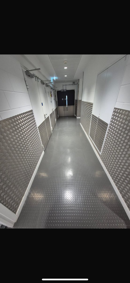 Nora studded rubber tiles, expertly prepared and installed by Deco Floors — adding durability and style to this office building corridor.🏢 

📞 020 8364 4637
✉️ sales@decofloors.co.uk

Oakwood Address
169 Bramley Road, Oakwood, London, N14 4XA