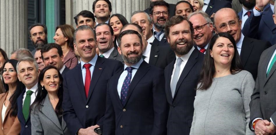 sisifofito's tweet image. Y que ante esa #hez no haya oposición capaz de hacer la mínima mella, también tiene lectura, illo
#Marioneto #fatuo #narciso #inane