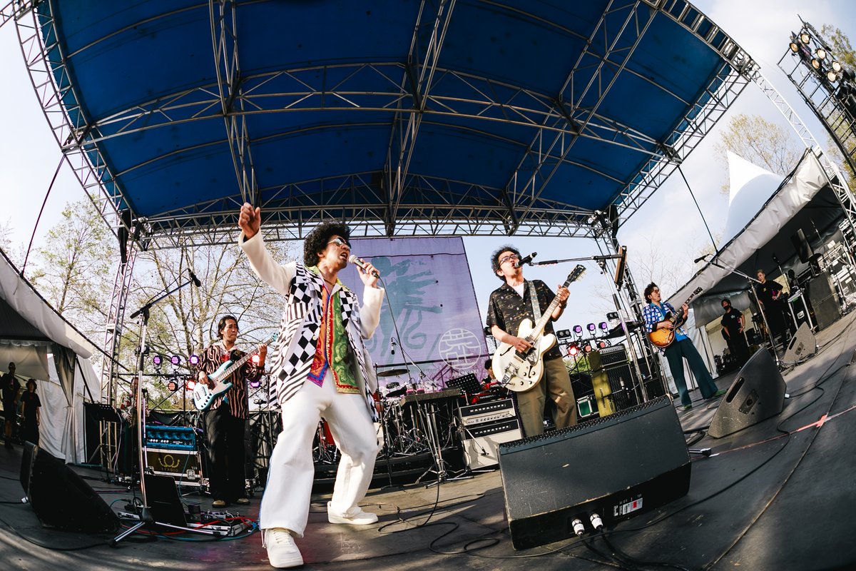 ARABAKIROCKFEST's tweet photo. 【ARABAKI ROCK FEST.25】
2025年4月26日(土) - 4月27日(日)
国営みちのく杜の湖畔公園北地区・エコキャンプみちのく

＜​DAY-2＞
ARAHABAKIステージ LIVE PHOTO

㊗️RCサクセション＆忌野清志郎デビュー55周年
 BRADIO 15th & ARF 25th  Presents  
ソウルサイドのキヨシロー
Guest：奥田民生
　　　   田島貴男

Photo by Team SOUND SHOOTER
 
⚡️#ARF25AGOGO 🔥
#ARABAKI
#アラバキ
#アラバキ2025

フォトギャラリーは後日ARABAKIオフィシャルサイトにて公開予定！