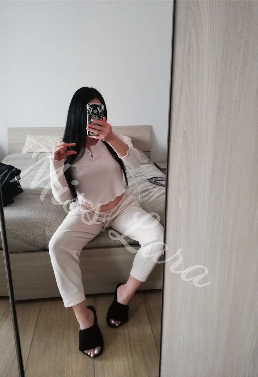 Hai il pisello piccolo? Tranquillo slave hai altri modi per farmi godere, Paga Ringrazia e torna a lavorare! Un kiss dalla queen Miss Lara