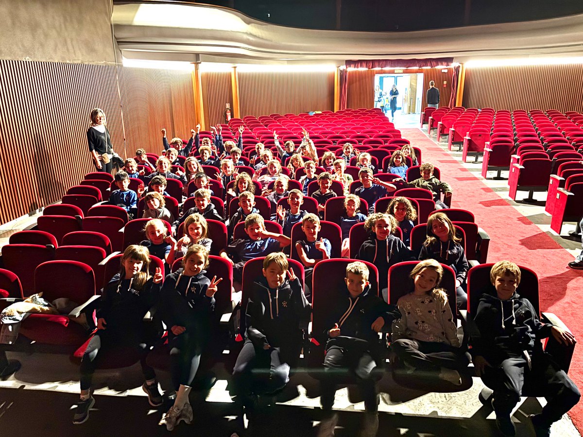 Dani Matallín (@danimdc2) on Twitter photo Ja estem al Teatre Modern per veure “Pere Flash: Telesalut”! ❤️ <a href="/PatrciaFS_MDC/">Patrícia Ferrer</a> <a href="/escolamdcprat/">escolamdcprat</a> Ja estem al Teatre Modern per veure “Pere Flash: Telesalut”! ❤️ <a href="/PatrciaFS_MDC/">Patrícia Ferrer</a> <a href="/escolamdcprat/">escolamdcprat</a>