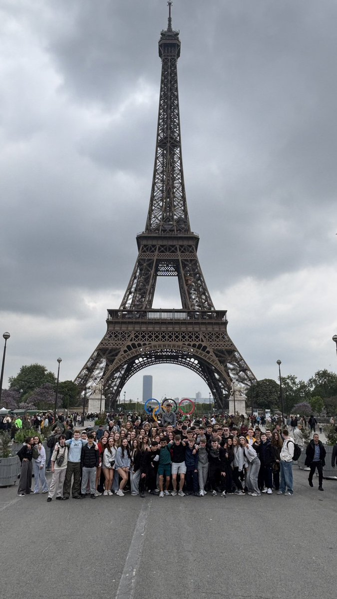 C’est la vie 🇫🇷 ! Our Transition Year students had an amazing time in Paris last week! Arch de Triumph, the Eiffel Tower, and Disneyland; they saw the lot and had a great time! Huge thanks to the teachers involved! #community #care #DDLETB
