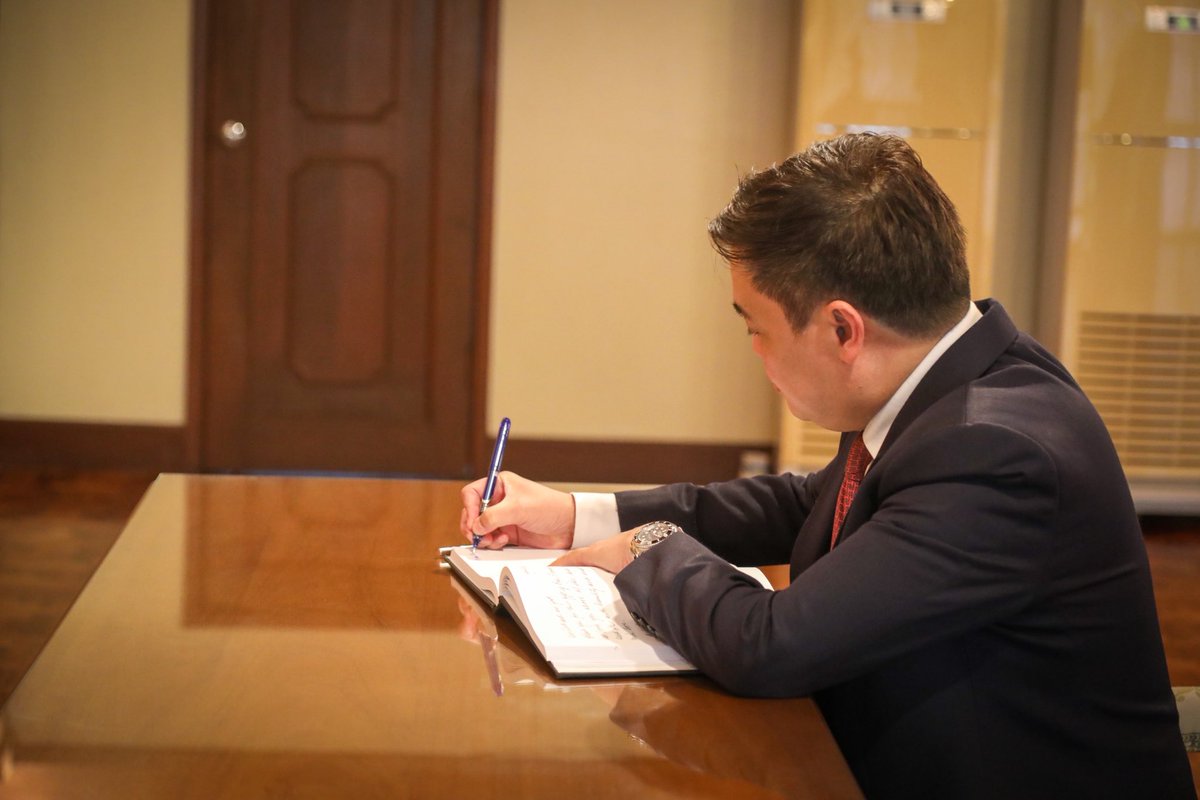 VCED Robert EA Borje (@cccphlvced) on Twitter photo Signed, on behalf of <a href="/CCCPHL/">Climate Change Commission PH</a>, the book of condolences at the Apostolic Nunciature in Manila. Pope Francis: His memory forever in our hearts; His teachings always in our individual and collective work. Stewardship for all of creation continues. <a href="/AksyonKlimaPH/">Aksyon Klima Pilipinas</a> <a href="/LaudatoSiMvmt/">Laudato Si' Movement</a> Signed, on behalf of <a href="/CCCPHL/">Climate Change Commission PH</a>, the book of condolences at the Apostolic Nunciature in Manila. Pope Francis: His memory forever in our hearts; His teachings always in our individual and collective work. Stewardship for all of creation continues. <a href="/AksyonKlimaPH/">Aksyon Klima Pilipinas</a> <a href="/LaudatoSiMvmt/">Laudato Si' Movement</a>