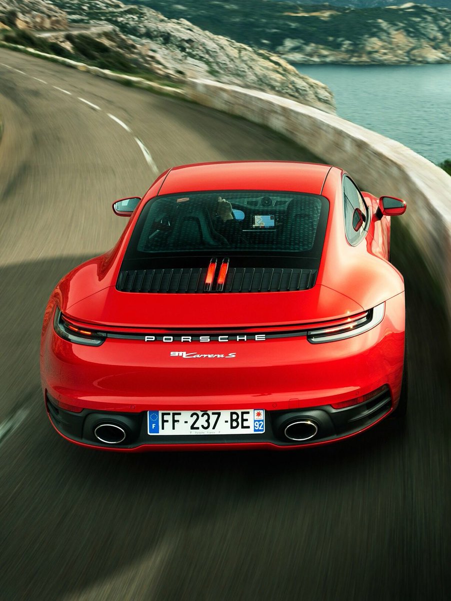 🐋: "Porsche Annuncia Aumento Prezzi: Conseguenze dei Dazi Negli Stati Uniti"