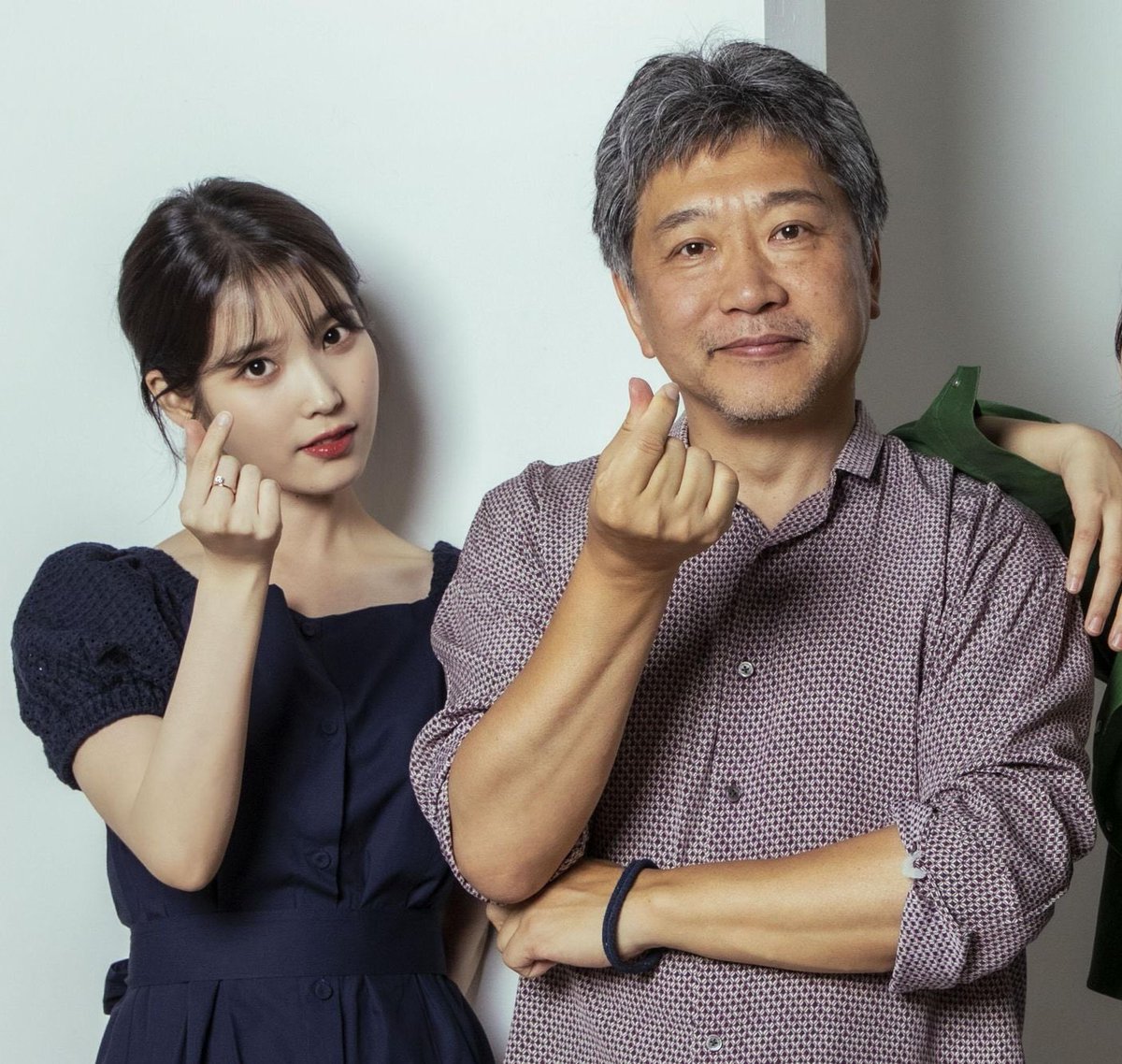 IUteamstarcandy's tweet photo. [NEWS] 250429 Director Hirokazu Koreeda (Broker): “Was busy filming so I just started watching ‘When Life Gives You Tangerines’. I watched ‘My Mister’ because Japanese Cinematographer Yutaka Yamazaki has been preaching how incredible of an actress IU is since then, and this time he strongly recommended wlgyt to me again, saying “hurry up and watch it! IU is the best, you MUST watch it” so I just started the first episode. (You should) ask me what I think of the series the next time I visit Korea.”

#IU #아이유 #폭싹속았수다 #WhenLifeGivesYouTangerines 
https://t.co/ykIYctAVRN
https://t.co/uUnm4tPhhg