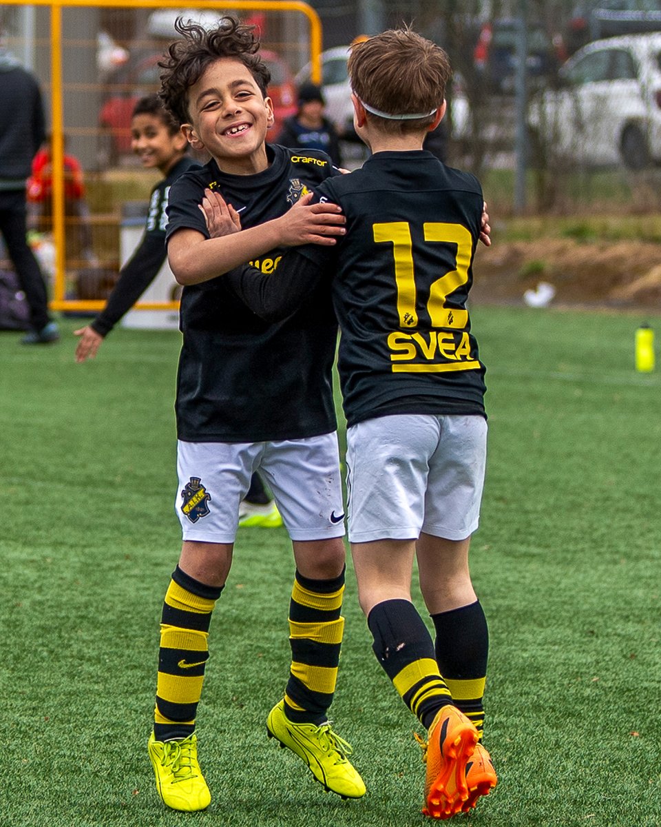 Glädje och gemenskap är ledorden när AIK Ungdomsfotboll bjuder in till fotbollsläger. Missa inte att anmälan är öppen till flertalet camper som hålls under de kommande sommarmånaderna.

🔗 Besök AIKungdomsfotboll.se/camper för mer information.