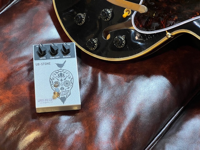 1484shibuya's tweet photo. 【エフェクターフロア】#WrenandCuff!
生形真一氏のシグネイチャーモデル『UB-STONE FUZZ』クラシックなトーンからモダンなサウンドまで様々な表情を感じられるペダルです!
#トーンベンダー
#ファズ
#ellegarden
#nothings
https://t.co/yIddj0QErY https://t.co/Tf94EcJ9d6