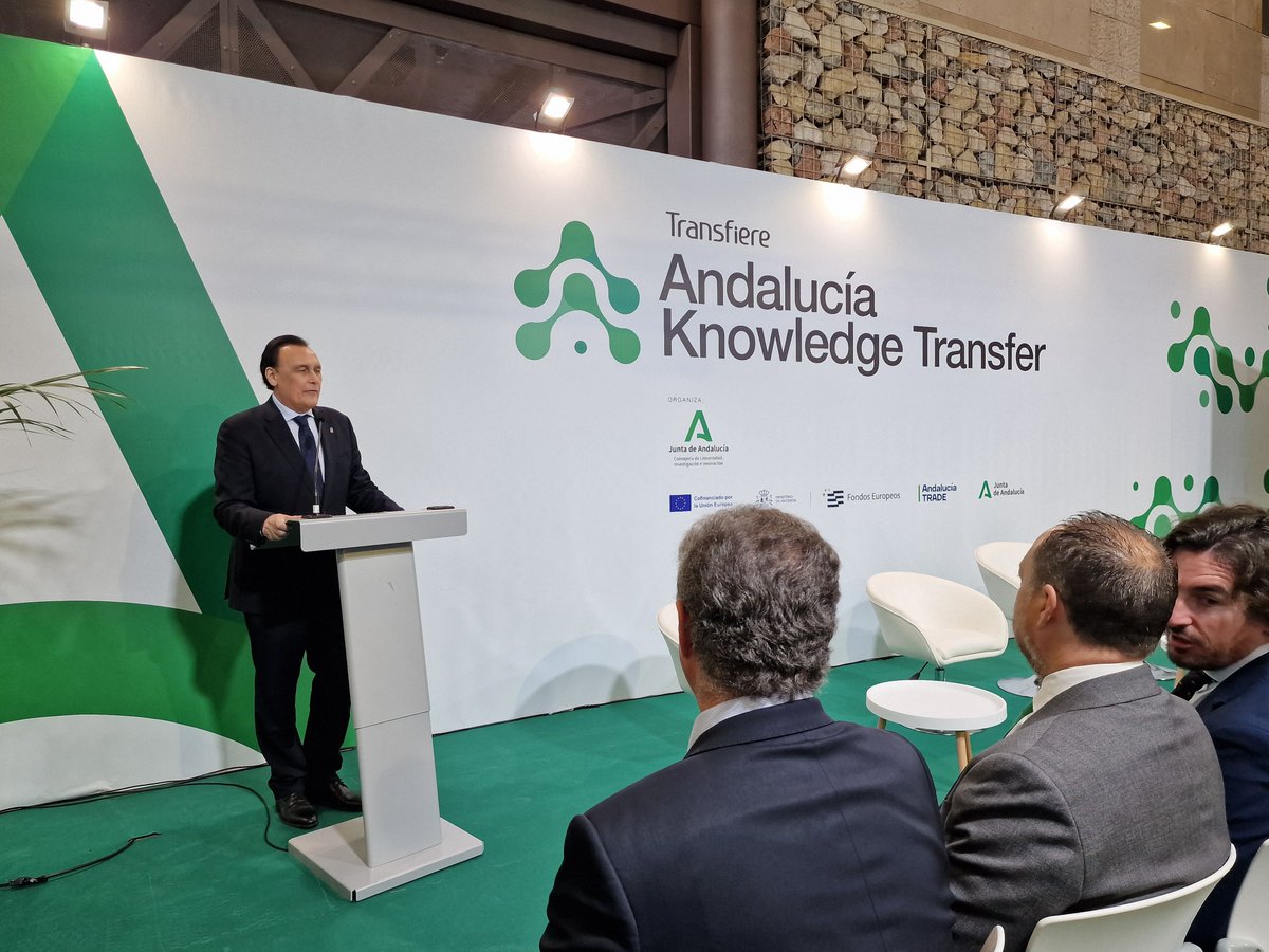 Foro Transfiere (@forotransfiere) on Twitter photo 🧠 En #Transfiere 2025, Andalucía Knowledge impulsó la transferencia del conocimiento con temáticas clave como Deep Tech.
📢 La <a href="/UniversidadAnd/">Consejería Universidad, Investigación e Innovación</a>, en colaboración con <a href="/trade_andalucia/">Andalucía TRADE</a>, lideró este espacio de debate y conexión entre empresas, investigadores y emprendedores. 🧠 En #Transfiere 2025, Andalucía Knowledge impulsó la transferencia del conocimiento con temáticas clave como Deep Tech.
📢 La <a href="/UniversidadAnd/">Consejería Universidad, Investigación e Innovación</a>, en colaboración con <a href="/trade_andalucia/">Andalucía TRADE</a>, lideró este espacio de debate y conexión entre empresas, investigadores y emprendedores.