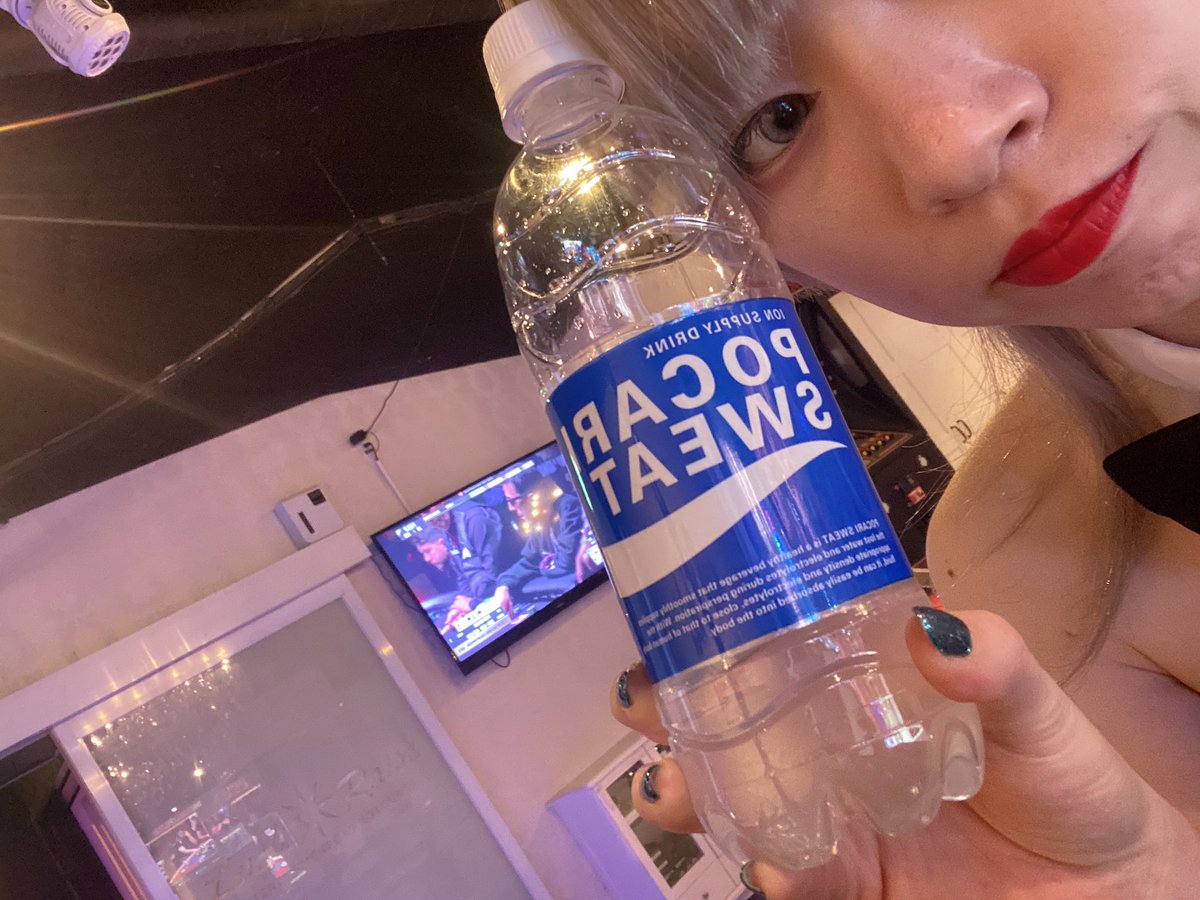 nemru_82_LR's tweet photo. 16時間飲みしてこれが二日酔いというやつか…？となっているねむこです
ポカリは友達ぃ…🥺

#おはバニ
#超絶あたおかねむたろのターン
#ポーカー
#LuckRaise https://t.co/P71RGecBxF