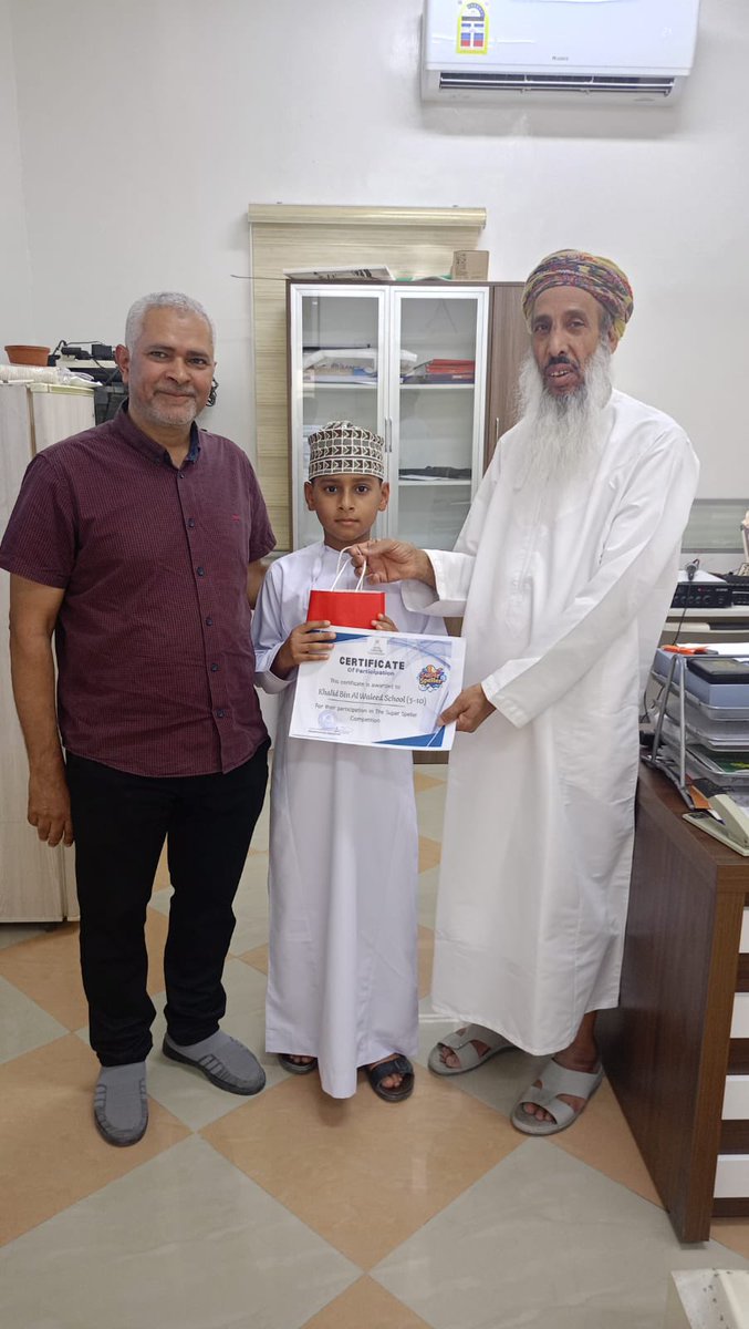 Khalid__School's tweet photo. شارك الطالب المؤثر بن مازن سالمين بني عرابة المقيد بالصف الخامس بمسابقة (Super speller) التي عقدت اليوم بمركز التدريب بسمائل،  من ��عداد وتنظيم مدرسة معارج الآمال وبإشراف الأستاذ نبيل محمد صبح معلم اللغة الإنجليزية بالمدرسة. https://t.co/Lz3FYn5cBz