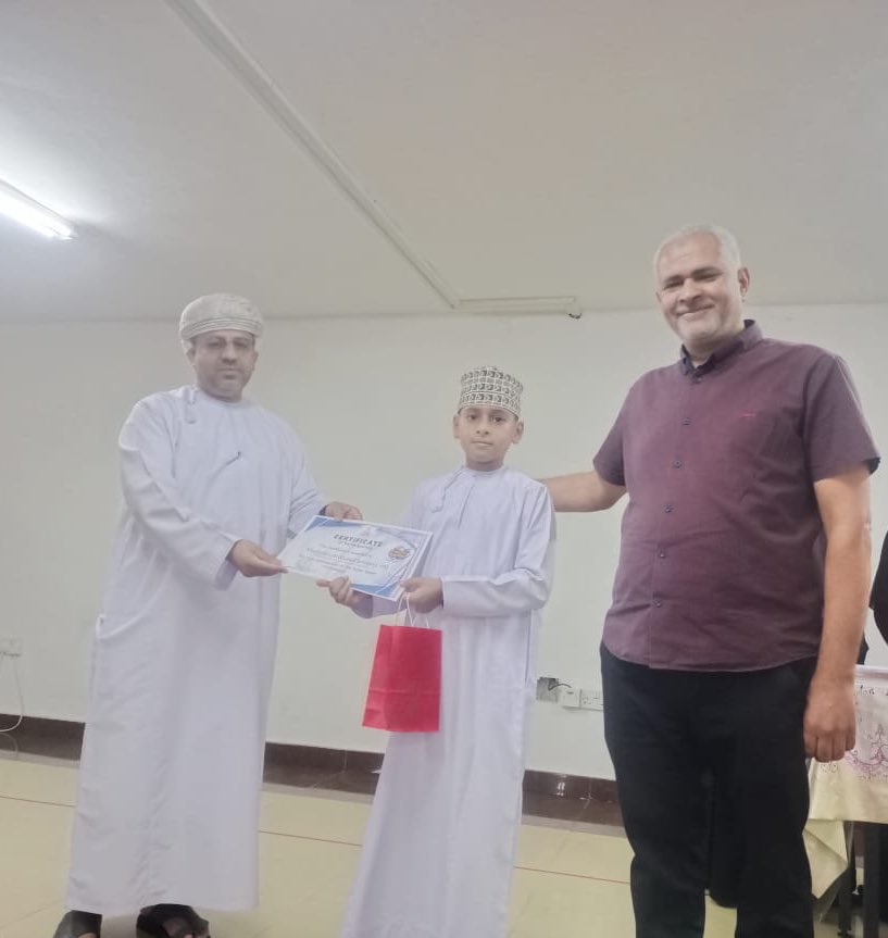 Khalid__School's tweet photo. شارك الطالب المؤثر بن مازن سالمين بني عرابة المقيد بالصف الخامس بمسابقة (Super speller) التي عقدت اليوم بمركز التدريب بسمائل،  من ��عداد وتنظيم مدرسة معارج الآمال وبإشراف الأستاذ نبيل محمد صبح معلم اللغة الإنجليزية بالمدرسة. https://t.co/Lz3FYn5cBz
