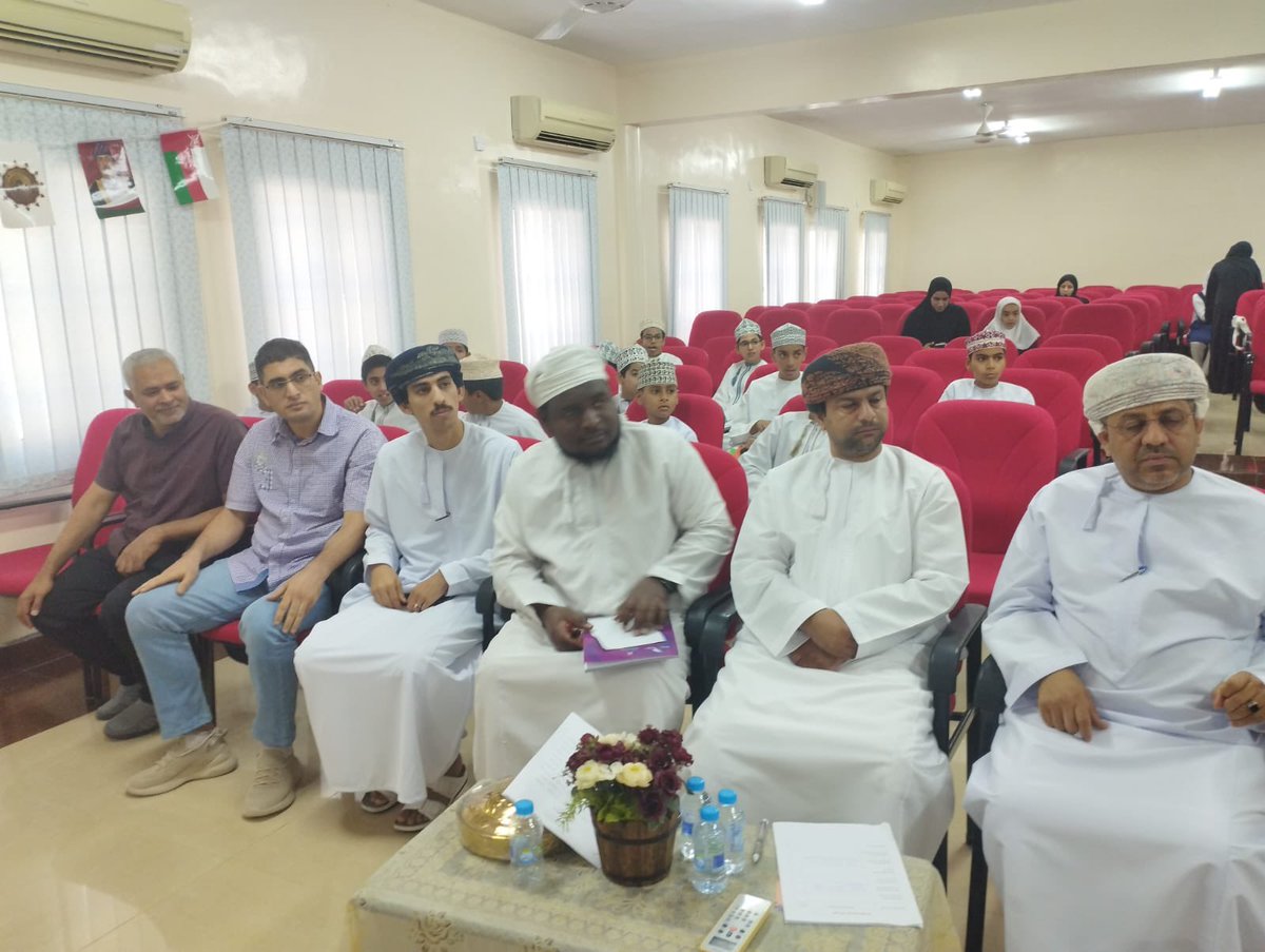 Khalid__School's tweet photo. شارك الطالب المؤثر بن مازن سالمين بني عرابة المقيد بالصف الخامس بمسابقة (Super speller) التي عقدت اليوم بمركز التدريب بسمائل،  من ��عداد وتنظيم مدرسة معارج الآمال وبإشراف الأستاذ نبيل محمد صبح معلم اللغة الإنجليزية بالمدرسة. https://t.co/Lz3FYn5cBz