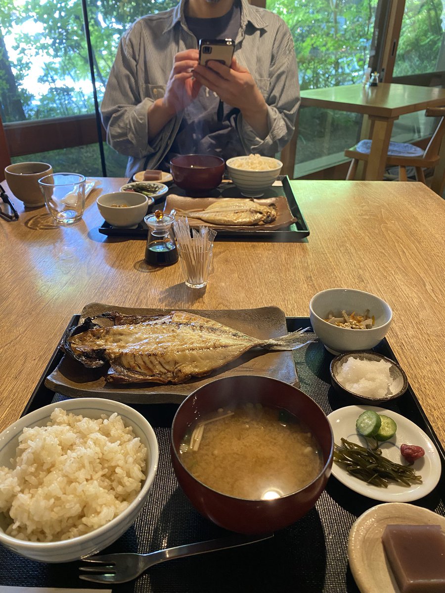 calico_e_c's tweet photo. ＧＷの始まりです
寄生虫…帰省中
エボ鯛の干物美味しかったです
夕方、千本浜に来てますが
金曜ロードショーみたいで良き
明日は名古屋へ、明後日は有馬温泉へ https://t.co/1N5bDcU4ac