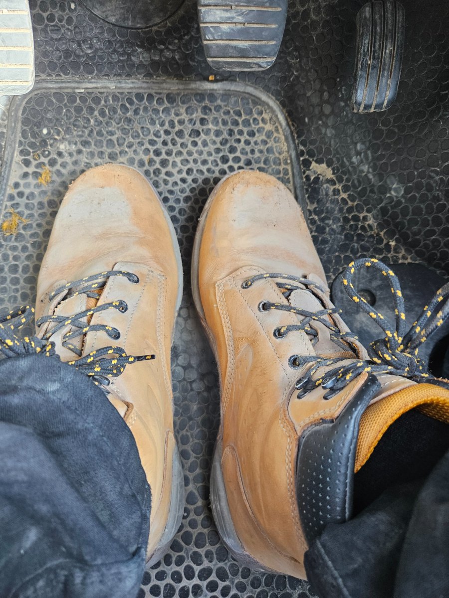 Bitradie36's tweet photo. #footfetish #workwear #tradie #findom #pervert #gay #bi #porn #steelies #boots #socks #tradesman #laces #paypiggie #findomsonly #findommaster #cashgod #master #bdsmِ #Kinkyboots https://t.co/oWKbIKr4lf