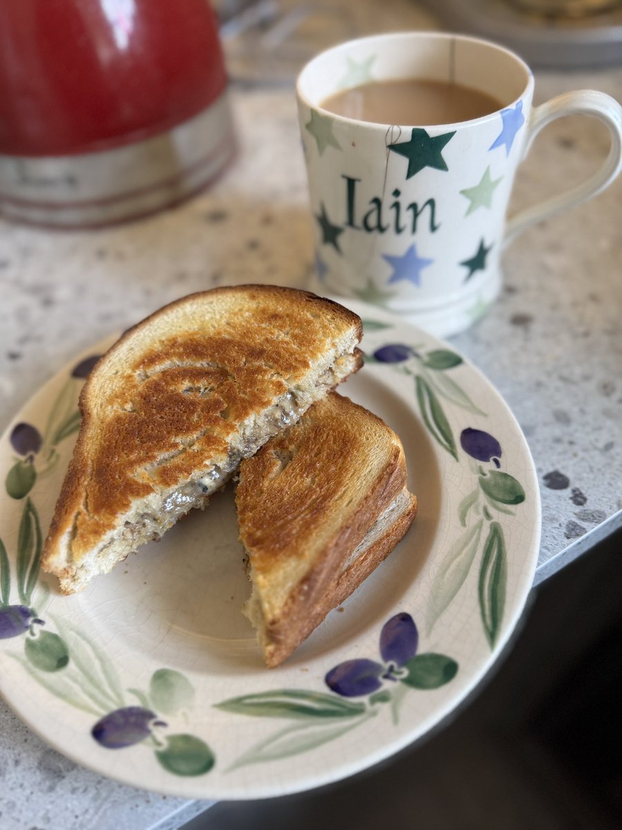 #BreakfastLikeAKing - well at least with a sardine and cheese toastie and a mug of tea! 🤣