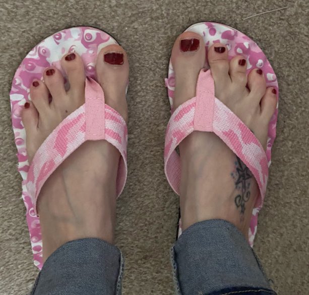 GoddessTT7391's tweet photo. 🩴 Flip flop weather is here 🩴 #feetworshi̇p #feetfetısh #feetcontent #feetpicseller #feet #uk https://t.co/Wh3qNyH141