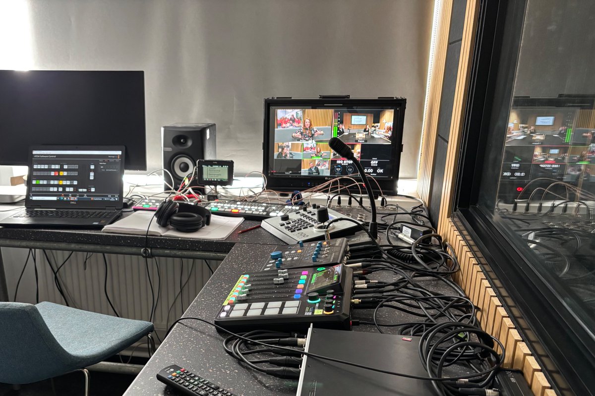 Thomas Breeze (@thomasbreeze) on Twitter photo Back on my preferred side of the studio glass recording some more resources for our mentors out in school. Thanks to our colleagues from <a href="/officialCHS/">CHS</a> and <a href="/Danescourtprm/">Danescourt Primary School</a> for braving the cameras and mics, and to <a href="/MetBroadcast/">SportBroadcastMSc & Sport MediaBSc</a> for the lovely kit! Back on my preferred side of the studio glass recording some more resources for our mentors out in school. Thanks to our colleagues from <a href="/officialCHS/">CHS</a> and <a href="/Danescourtprm/">Danescourt Primary School</a> for braving the cameras and mics, and to <a href="/MetBroadcast/">SportBroadcastMSc & Sport MediaBSc</a> for the lovely kit!