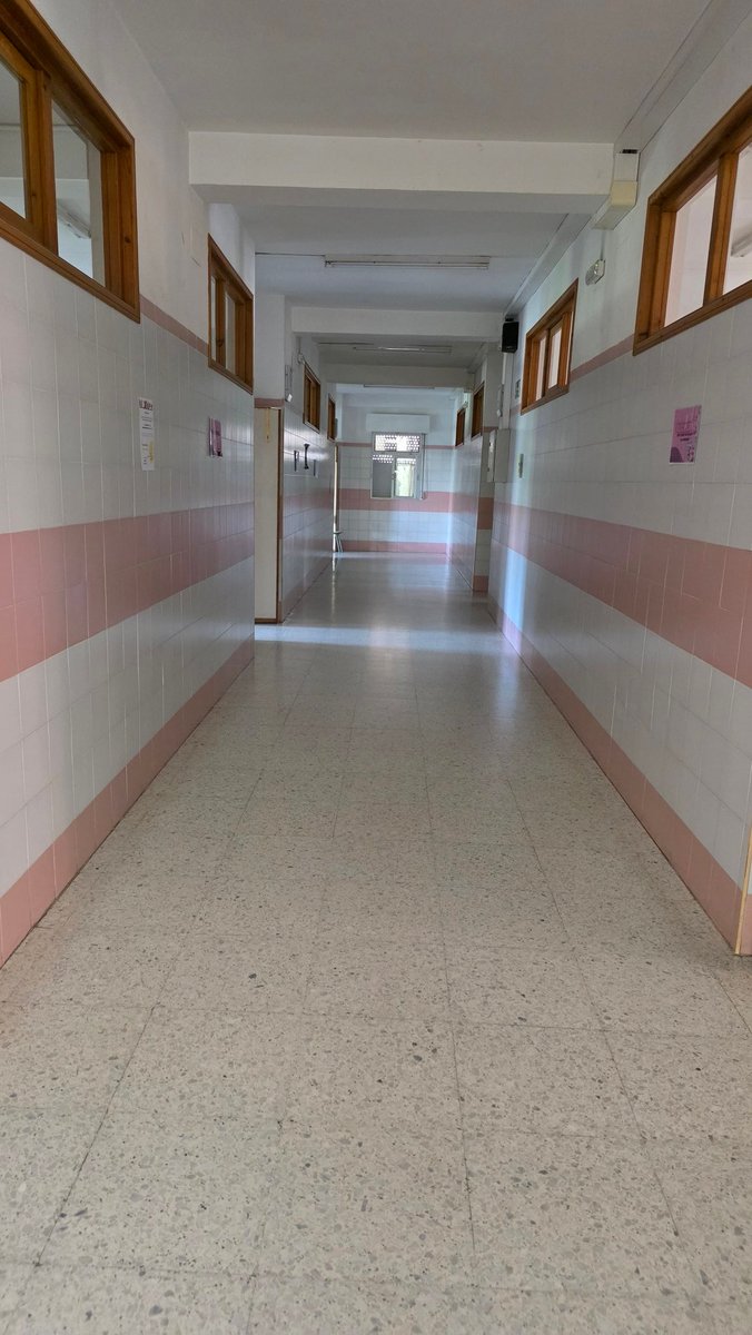 El apagón ... pasillos vacíos 
#apagon #Educación