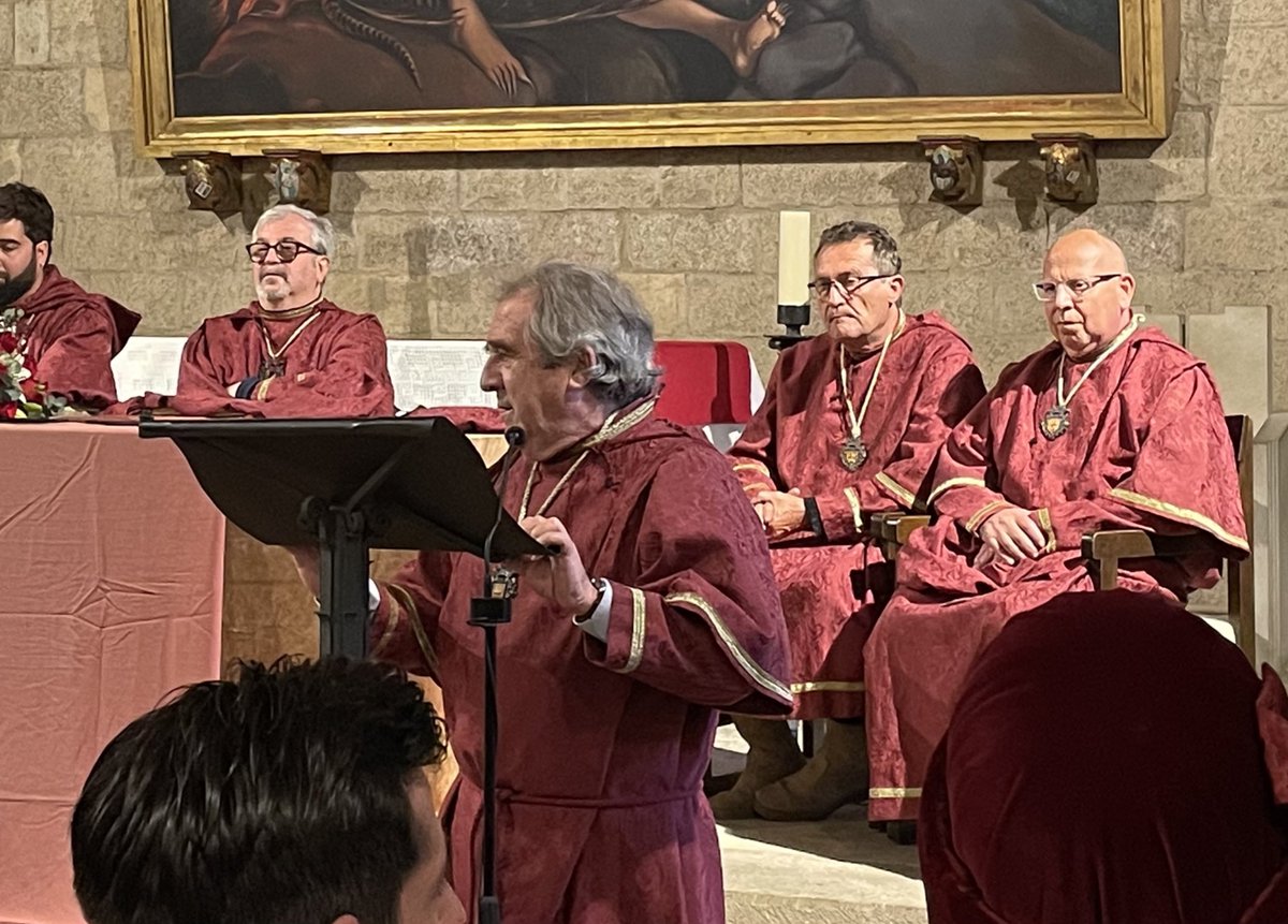 Amb motiu de la 38a <a href="/setmanamedieval/">Setmana Medieval de Sant Jordi</a>, el passat diumenge vam assistir al Ple medieval, en el qual es va aprovar per unanimitat nomenar la Montserrat Farriol filla predilecta de Montblanc.
Així, es reconeix un compromís amb Montblanc, a nivell social, polític, religiós i cultural.