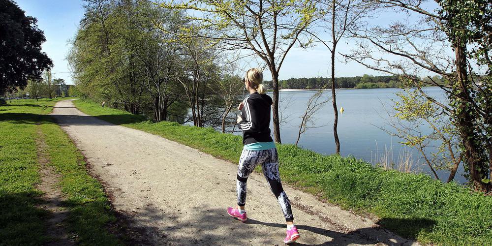 Nantes : un homme arrêté après avoir enlevé et violé une étudiante contre un arbre.

L’individu, âgé de 20 ans, a notamment été mis en examen pour «enlèvement suivi d’un viol avec arme». Les enquêteurs ont pu, par ailleurs, l’associer à trois tentatives de viols, commises entre