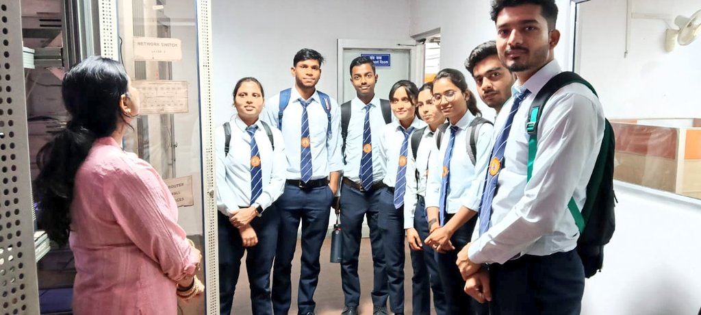 STPILucknow's tweet photo. Students from Bansal Institute of Engineering &amp; Technology , Lucknow visited to @STPILucknow for acquiring more practical exposures to #Startup Ecosystem &amp; #Innovation in Tier II/III cities through #STPICoEs,NGIS. #STPIINDIA @arvindtw @stpiindia https://t.co/YWqsPAnsnu