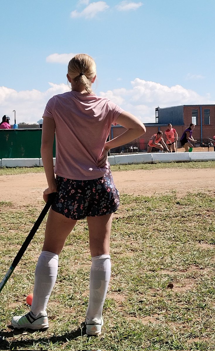 E s m a r í tweet media