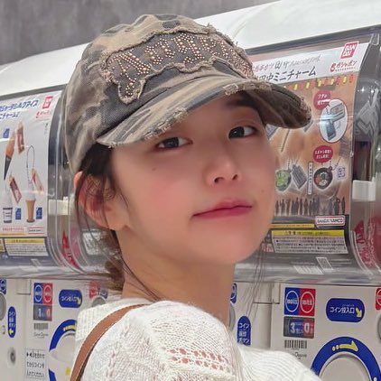 민둥맨둥 얼굴 너무 뽀얗고 예쁘게 생김 😭😭😭