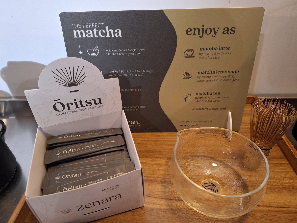 Ofisteki Tayvanlı abla "çok güzel, çok güzel" deyip bana bundan içirtti. İlk yudumdan sonra dilimi kökünden koparasım geldi. Beynimin tat alma bölgesini matkapla delecektim az daha. Ağzımın tadını değiştirmek için asfalt kemirecektim. 
Hayatımda tattığım en iğrenç şey.