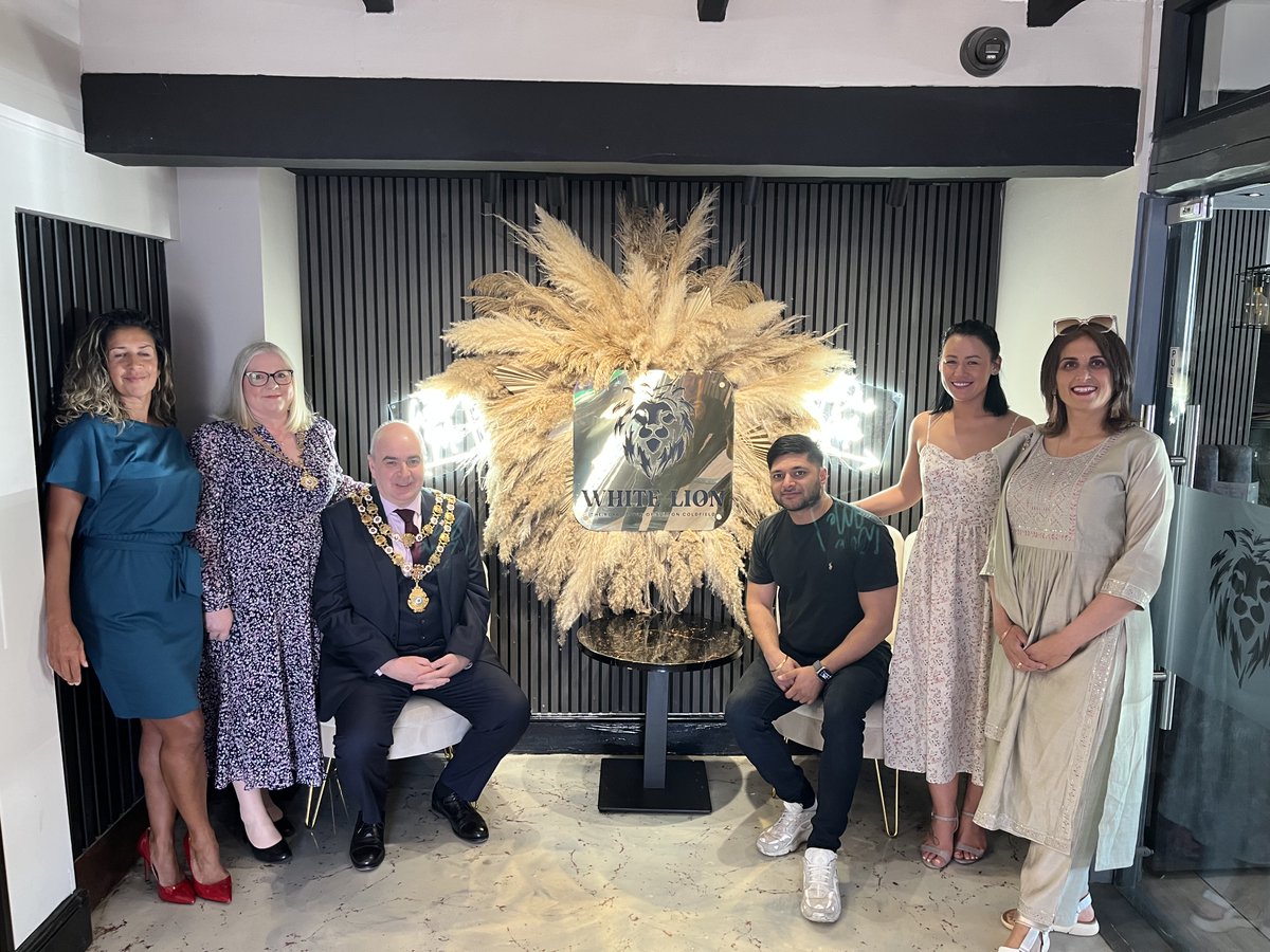 Mayor_RoyalSC's tweet image. This weekend the Mayor was delighted to attend an interfaith lunch to celebrate Easter &amp;amp; Vaisakhi, organised by local community group Yearn 2B.