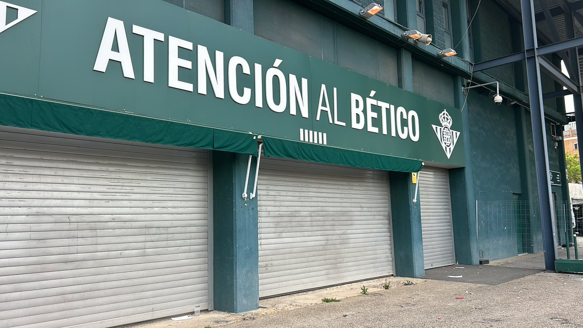 BorregoReme's tweet photo. @RealBetis hoy he ido a la oficina de atención al bético para solucionar un problema. Ayer mi hijo se hacía la foto de comunión a las 4 de la tarde en el estadio y necesitamos una nueva fecha.
Entiendo que esté cerrado pero lo ideal es que pongáis un cartel en la oficina o algo https://t.co/fCnM5nQSIx