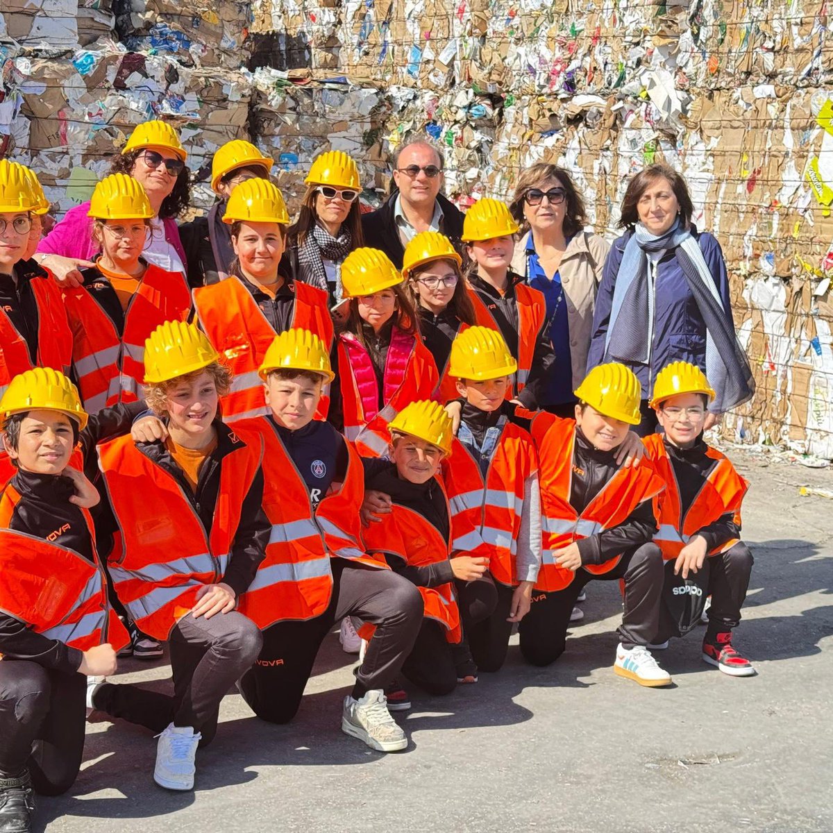 Miliziano_M's tweet photo. SAMO Ambiente srl  in sinergia con i comuni soci Santa Margherita di Belìce - Comune di Montevago -   tra i protagonisti della V ediz. #PaperWeek2025 di Comieco

SAMO Ambiente gestore in house del servizio di gestione dei rifiuti nei comuni di Montevago e Santa Margherita Belice (AG), in collaborazione con le associazioni ComPa ed Eticologica, sono stati i promotori della  alla settimana di #informazione e #formazione sul riciclo di carta e cartone promossa  dal Consorzio Nazionale per il Recupero e Riciclo degli imballaggi cellulosici  con l’iniziativa “ #InCarta”svoltasi dal 7 al 13 aprile 2025. 

Oggi in visita per gli impianti di riciclo! Questo il fantastico premio istruzione. 

In collaborazione con Federazione Carta e Grafica, Unirima e con il patrocinio di Ministero dell’Ambiente e della Sicurezza Energetica, Anci @Utilitalia e la media partnership di Radio1 Rai