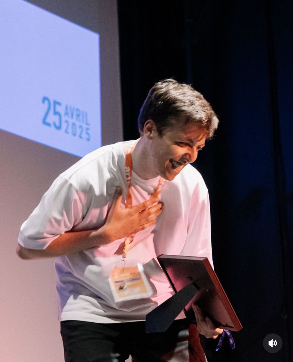 Werner.mp3 (@werner_riboulot) on Twitter photo J’en ai pas encore parlé ic, mais j’ai eu la chance de gagner le prix de la vulgarisation au concours Émergence du <a href="/FramesAvignon/">FRAMES Web Video Festival</a>
J’suis infiniment reconnaissant, c’est une vraie chance, donc merci au jury et au festival ! J’en ai pas encore parlé ic, mais j’ai eu la chance de gagner le prix de la vulgarisation au concours Émergence du <a href="/FramesAvignon/">FRAMES Web Video Festival</a>
J’suis infiniment reconnaissant, c’est une vraie chance, donc merci au jury et au festival !