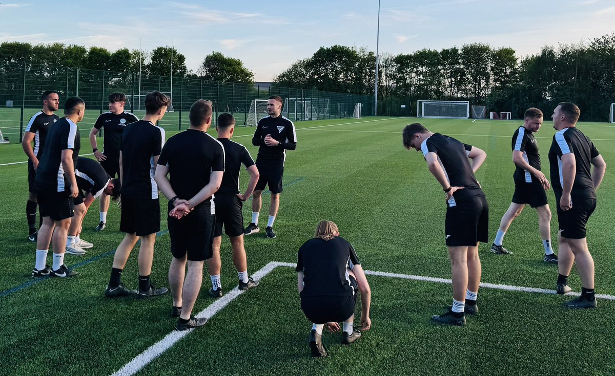 DannyGuest_86's tweet photo. Final meeting of the season for our 14 academy programme officials. Delighted to have National Group Referee & #facore lead Will Davis, who delivered a fun, but challenging HI session. Great to see our coaches taking part also ๐คฉ๐๐ผ. https://t.co/tCwi7Bore3