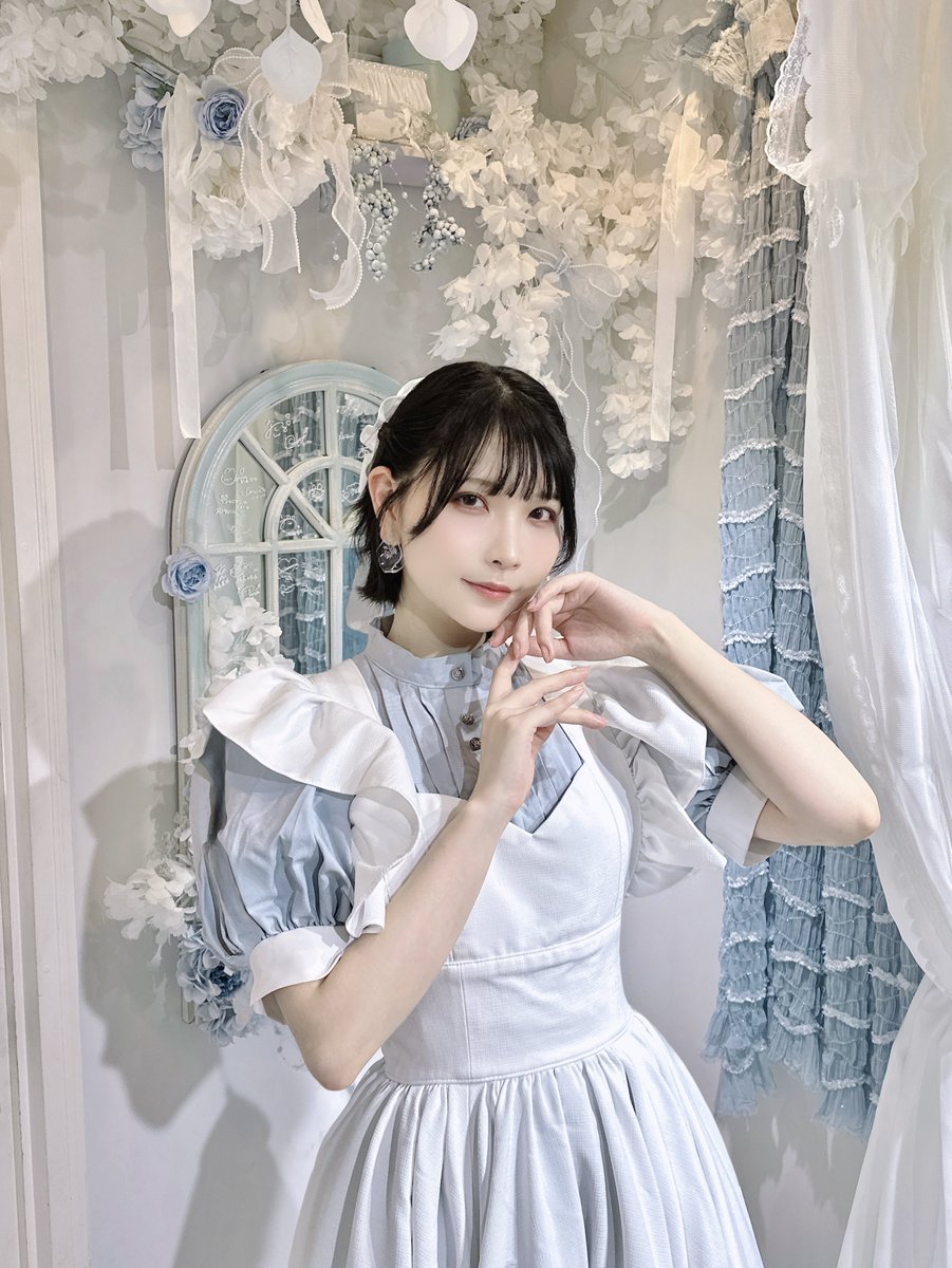 artgallery &amp; cafe🍽️
atelier renard 行ってきたよ🦊🍩🩵

オーナーのかしわぎつきこ先生(@kstk39 )の
こだわりの詰まった素敵な素敵なカフェ🫖🎀
ドーナツめっちゃ美味しかった☺️🍩

つきこ先生デザインの制服本当に可愛いし
キャロちゃん(@kyaro29 )制作の
フォトブースも超おしゃれで最強の空間🥹🤍 https://t.co/MoZZXG0XaR