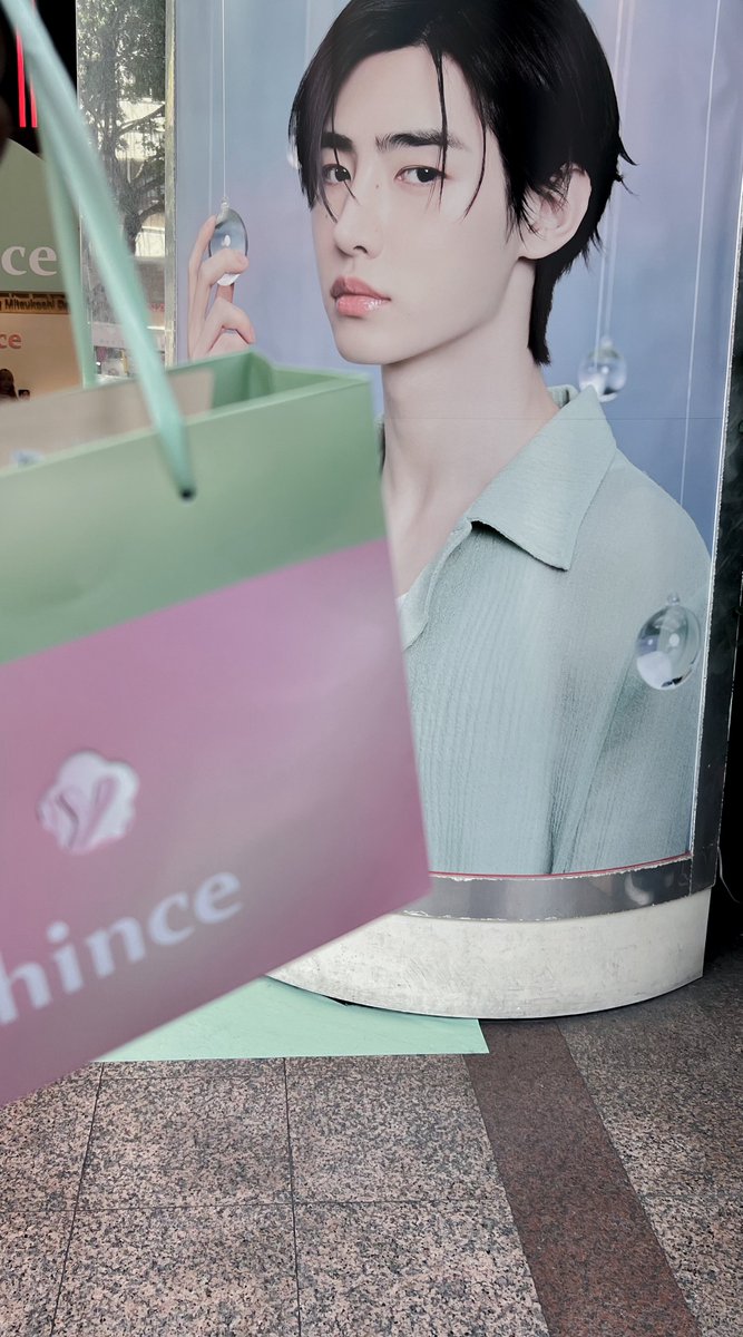 httpjs__'s tweet image. Hince pop up 🇹🇼
kali ini hadiahnya lebih banyak😍 (hand mirror + lip brush ga masuk frame🙏🏻) 
#hince #sunghoon #힌스 #성훈