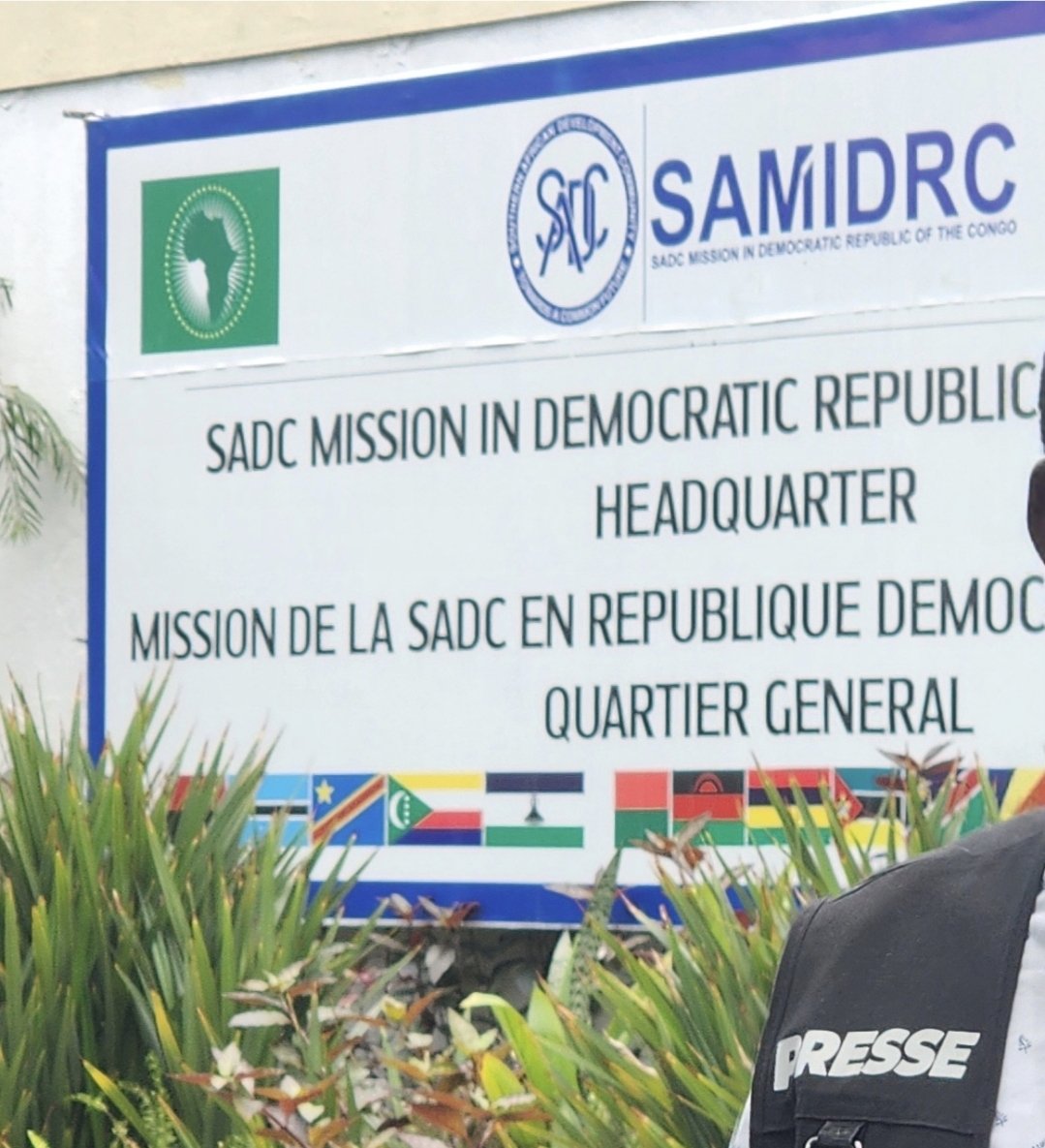 mathinazache191's tweet photo. #RDC: Les troupes de la #SAMIRDC quittent Goma via le Rwanda ce mardi 29 avril 2025, trois mois après le contrôle de la ville par la rébellion du #M23-AFC. Ces militaires des pays membres de la #SADC passent par la grande barrière entre la RDC et Rwanda, après avoir combattu jusqu'au sacrifice suprême mais malheureusement succès aux côtés des #FARDC contre l'avancée du M23-AFC.
(Câble)